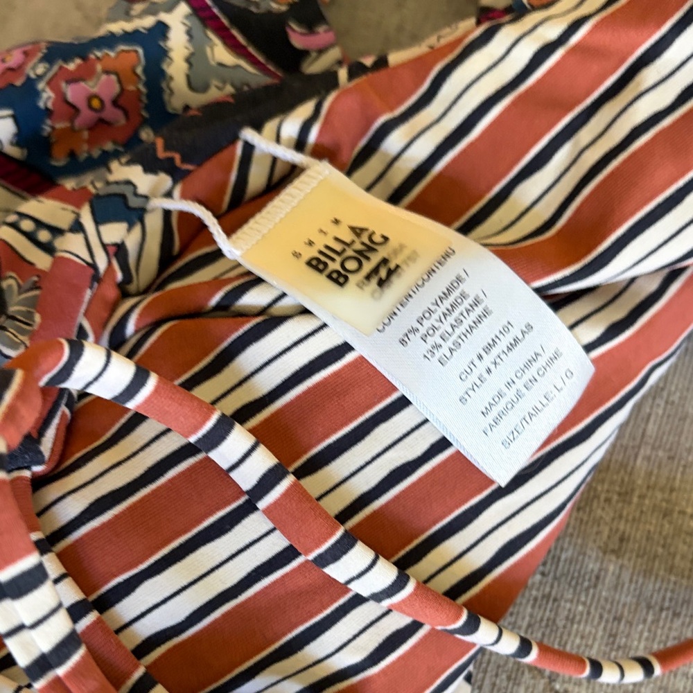 Tribal Print High-Neck Bikini Set - Multicolor - Picture 3 of 10